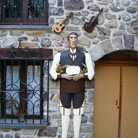 Casa Gigante De Sallent - Exclusiva Y Con Historia Nyaraló *